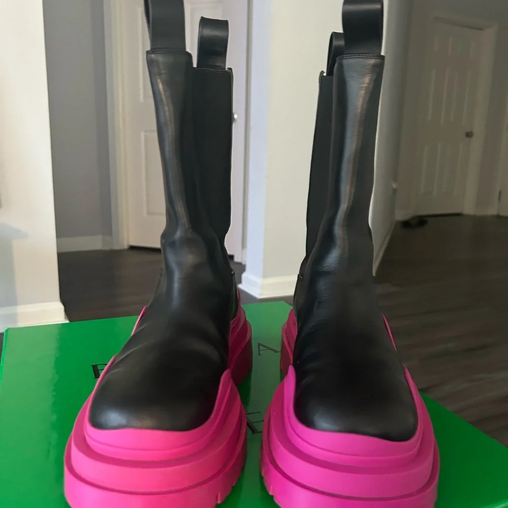 Bottega Venetia Black and pink tire boot military calf size 8 - Picture 5 of 9